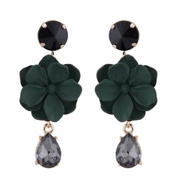 **LEANDRA* Dk. Green Flower Gem Dangle Earrings - Picture 1 of 5